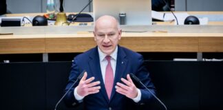 Wegner lobt Doppelhaushalt als «Fahrplan für die Zukunft» Berlins Regierender Bürgermeister Kai Wegner (CDU) gab sich in der Haushaltsdebatte im Landesparlament kämpferisch.