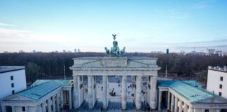 Wegen Staatsbesuch: Bahnhof Brandenburger Tor gesperrt Die S-Bahnlinien S1, S2 und S25 halten derzeit nicht am Brandenburger Tor.