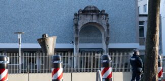 Neue Poller an jüdischen Einrichtungen in Berlin Schützen jüdische Einrichtungen: sogenannte Oktablöcke.