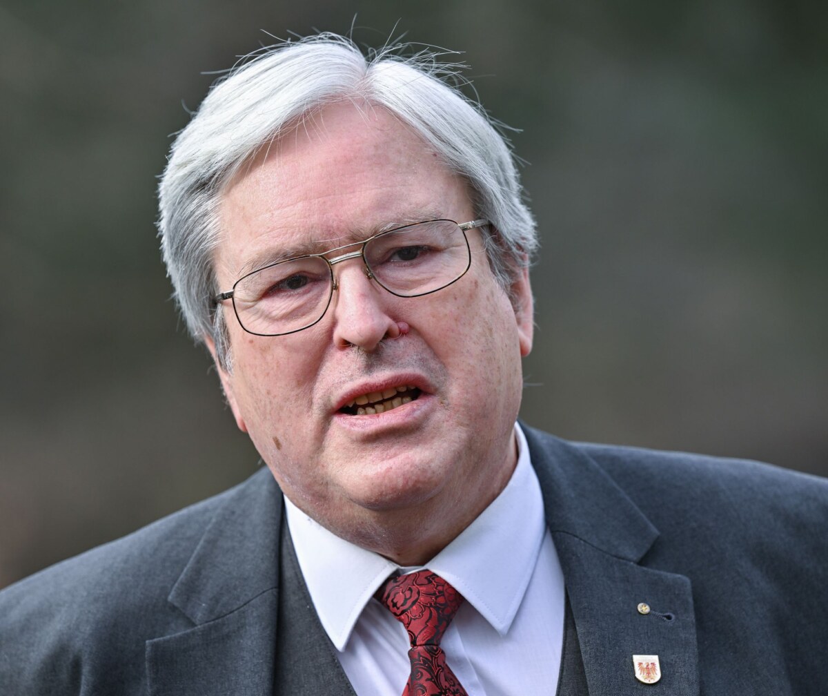 Ex-Wirtschaftsminister Jörg Steinbach Er wurde auch «Mr. Tesla» genannt: Ex-Wirtschaftsminister Jörg Steinbach. Eine Beratertätigkeit bei einer Anwaltskanzlei wurde ihm wegen möglicher Interessenkonflikte untersagt.