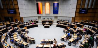 Berichte: Berliner Abgeordnete bekommen 477 Euro mehr Diät Die 159 Berliner Abgeordneten können sich laut Medienberichten ab Januar über mehr Geld freuen. (Archivbild)