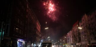 Böllern ist in Berliner Stadtteilen an Silvester erst ab 18.00 Uhr erlaubt. 