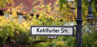 Die Kohlfurter Straße in Berlin-Kreuzberg wird umbenannt und erinnert künftig an die Rabbinerin Regina Jonas. (Archivbild) 