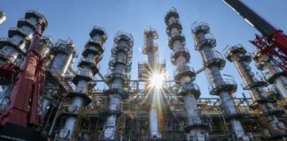 Branchenkrise: «Chemiegipfel Ost» in Böhlen Auf einem Chemiegipfel wollen Arbeitgeberverbände und Gewerkschaften fünf Kernforderungen an die Bundesregierung übergeben. (Symbolbild)