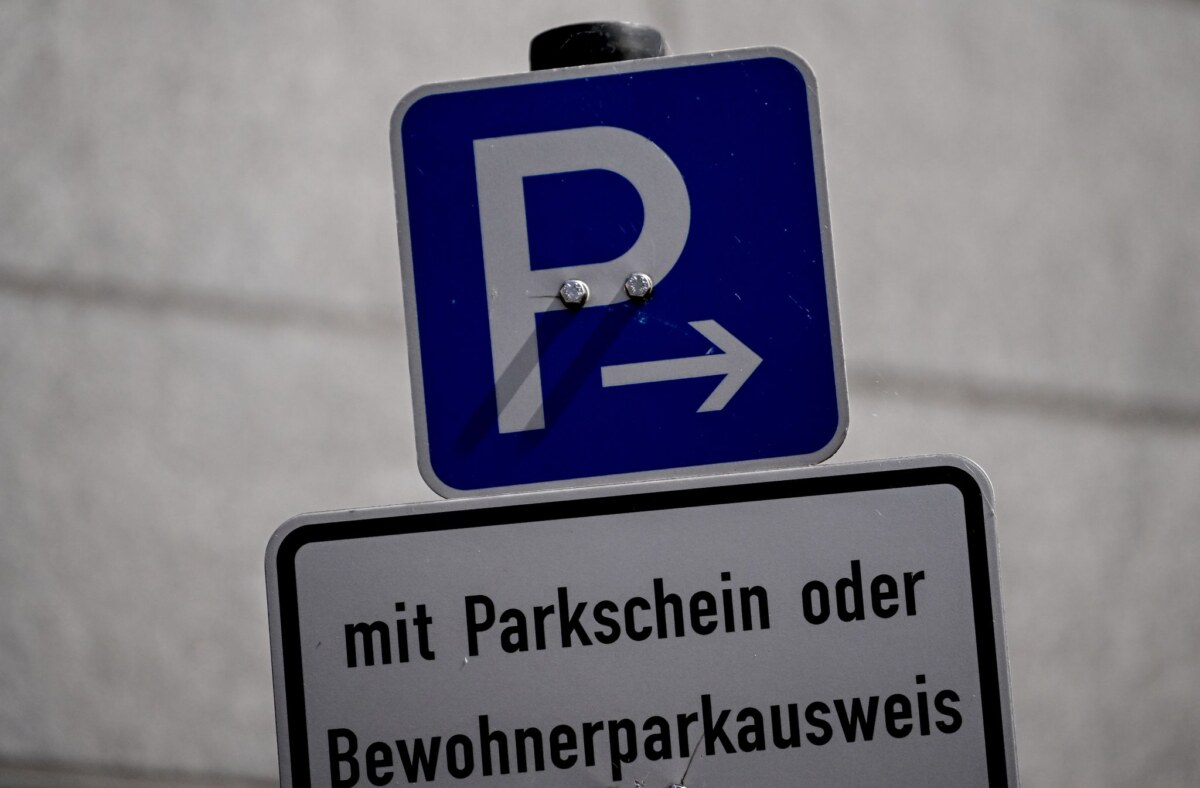 Anwohnerparken Noch in diesem Jahr wollte Verkehrssenatorin Ute Bonde (CDU) ein neues Gesamtkonzept zum Anwohnerparken vorstellen. Derzeit sieht es nicht danach aus, dass sie diese Ankündigung einhalten wird. (Archivbild)