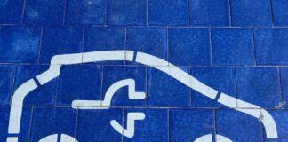 Kleines Plus bei der Autoproduktion in Ostdeutschland. Hoher Anteil an Elektromodellen. (Illustration) 