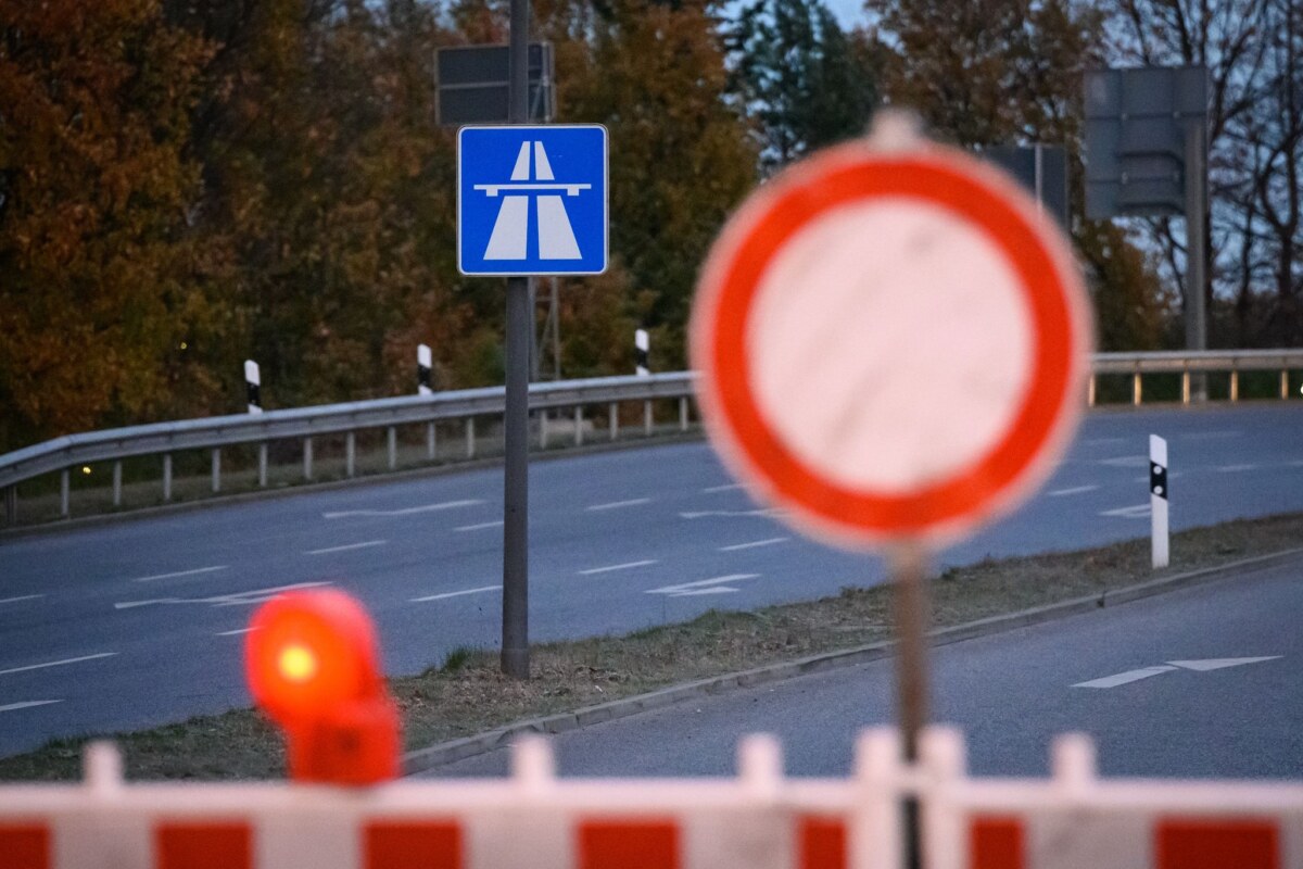 Vollsperrung der A111 Eine Nacht lang wird laut der Autobahn GmbH Südost an dem Abschnitt im Berliner Raum gearbeitet. (Symbolbild)