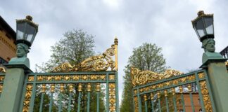 Nach Bränden: Historische Gärten in Potsdam an Silvester zu Die Tore zum Park Sanssouci in Potsdam bleiben in der Silvesternacht zu. (Archivbild)