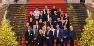 Berlin will Olympiabewerbung mit Mihambo und Rauhe ankurbeln Iris Spranger (SPD, erste Reihe l-r), Berliner Senatorin für Inneres und Sport, Kai Wegner (CDU), Regierender Bürgermeister von Berlin, und Kaweh Niroomand, Olympia-Beauftragter des Landes Berlin, wollen mit einem Kuratorium die Berliner Olympiabewerbung ankurbeln.