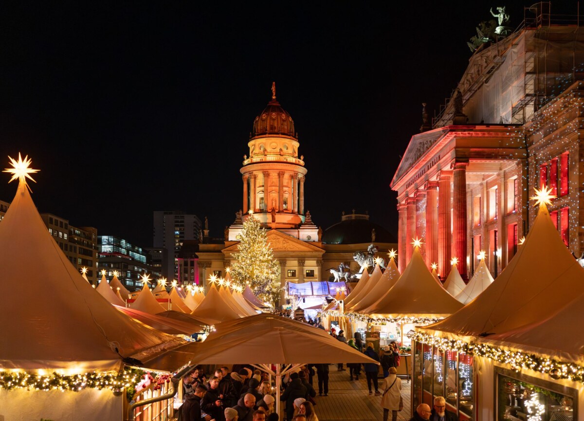Berliner Weihnachtsmarkt Auch in der Adventszeit kommen viele Touristen nach Berlin - die Bilanz für das Jahr 2025 fällt aber schlechter aus als noch jene fürs Vorjahr. (Archivbild)