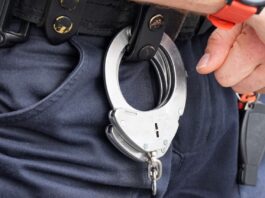 Eine Frau in Neuruppin flüchtet nach einem Streit auf die Straße und ruft um Hilfe. (Symbolbild)