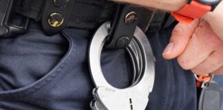 Streit an Heiligabend: Polizei nimmt 30-Jährigen fest Eine Frau in Neuruppin flüchtet nach einem Streit auf die Straße und ruft um Hilfe. (Symbolbild)