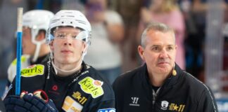 Eisbären-Stürmer Dea zurück: «Hat es großartig gemacht» Eisbären-Coach Serge Aubin (r.) freute sich über das gelungene Comeback von Jean-Sébastien Dea gegen Schwenningen. (Archivbild)