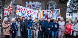 Happy End für die Hausbesetzer-Senioren von Berlin-Pankow Vor 13 Jahren wurden sie als Hausbesetzer bekannt, nun haben die Senioren wohl auch längerfristig Sicherheit über den Fortbestand der Begegnungsstätte «Stille Straße».