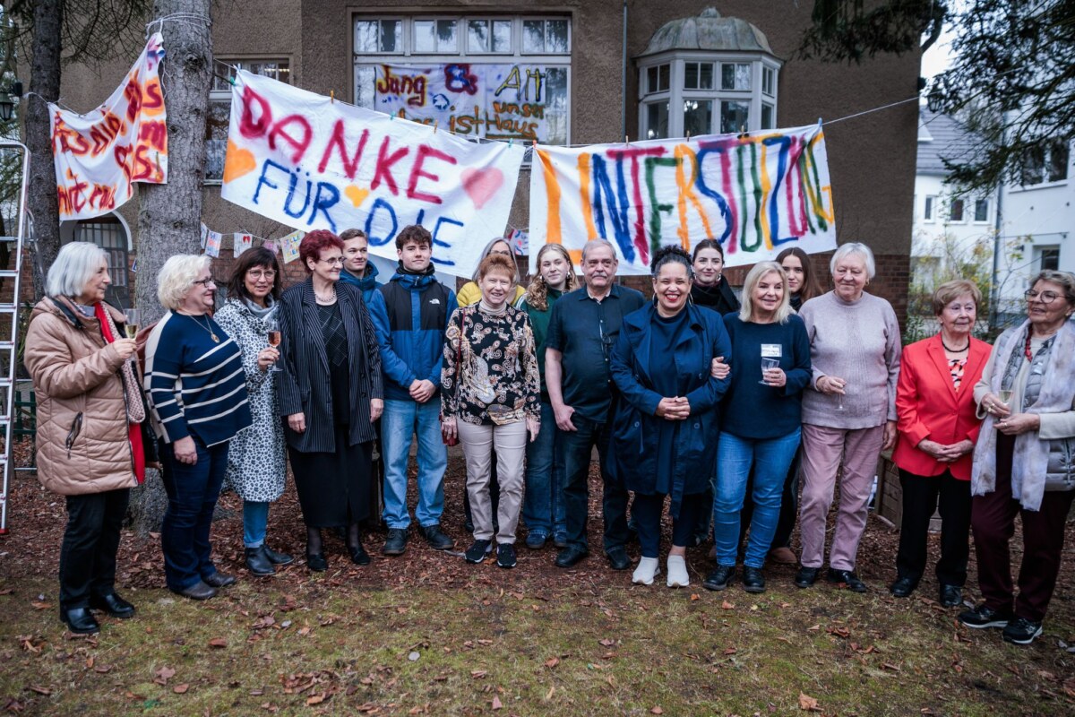Happy End für die "ältesten Hausbesetzer der Welt" Vor 13 Jahren wurden sie als Hausbesetzer bekannt, nun haben die Senioren wohl auch längerfristig Sicherheit über den Fortbestand der Begegnungsstätte «Stille Straße».