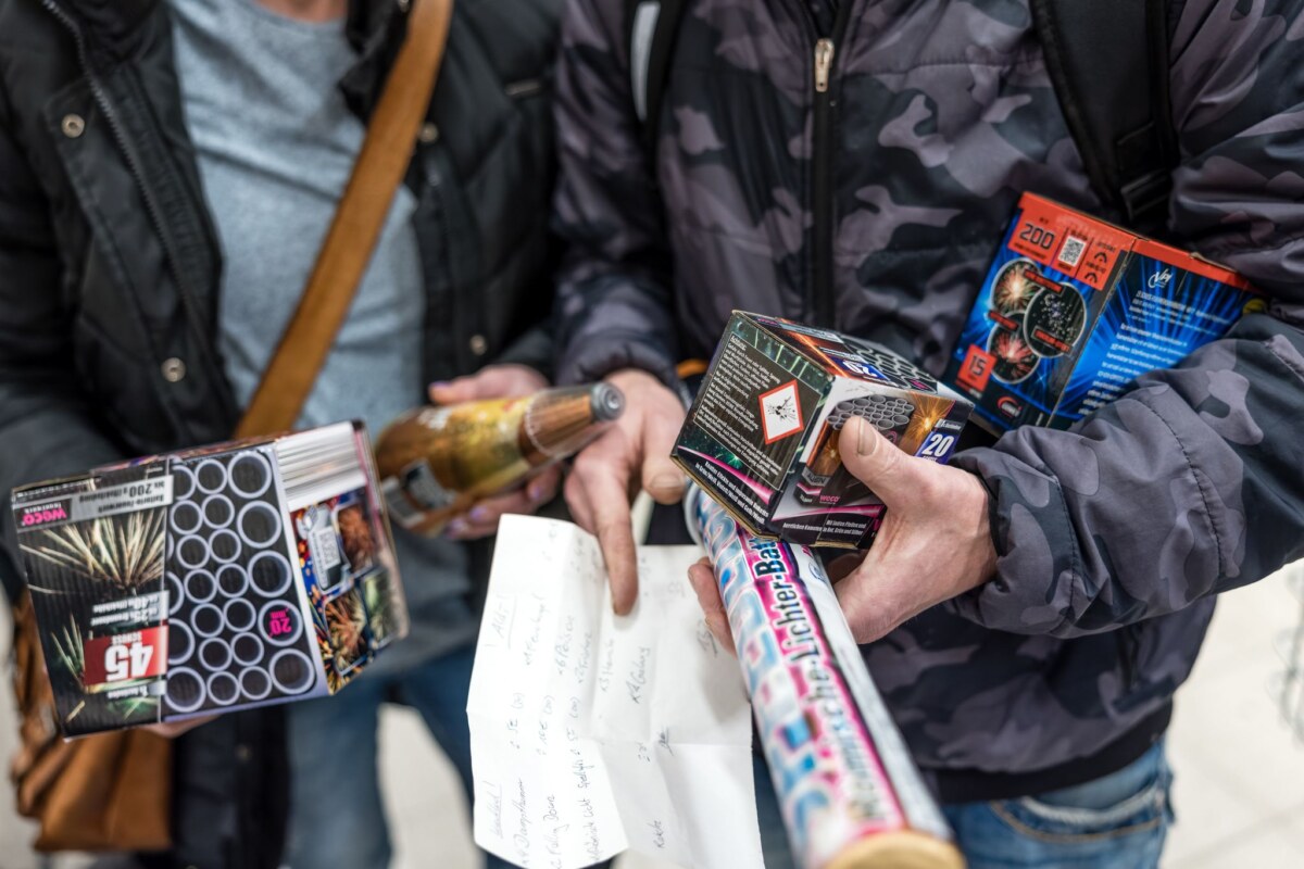 Silvester-Feuerwerksverkauf Der Umgang mit Feuerwerk ist nicht ungefährlich. (Symbolbild)