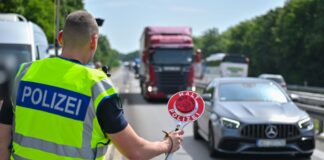 OB der Oderstadt: A12-Umbau wichtiger Schritt Eine feste Grenzkontrollstelle auf der A12 bei Frankfurt (Oder) löste zusätzliche Staus aus. Eine neue Verkehrsführung soll zwischen Polen und Brandenburg Entlastung bringen. (Archivbild)