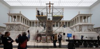 Der Pergamonaltar im Pergamonmuseum soll im Frühjahr 2027 wieder zugänglich sein.