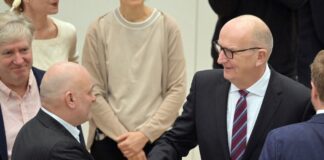 Hält die Politik-Ehe? – Ein Jahr SPD/BSW in Brandenburg Die SPD/BSW-Koalition in Brandenburg von SPD-Ministerpräsident Dietmar Woidke und seinem BSW-Stellvertreter Robert Crumbach ist ein Jahr im Amt (Archivbild).