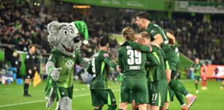 Wolfsburger Jubel mit Maskottchen. 