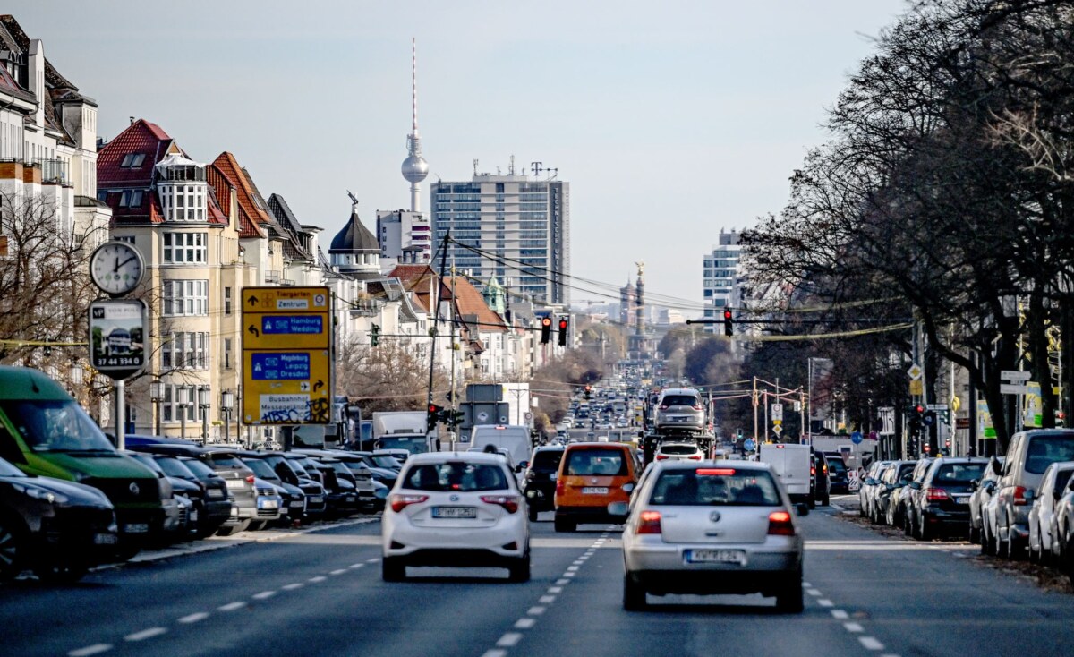 Hauptstadt-Verkehr Der CO2-Ausstoß in Berlin ist im vergangenen Jahr insgesamt gesunken, allerdings nicht im Straßenverkehr. (Archivbild)