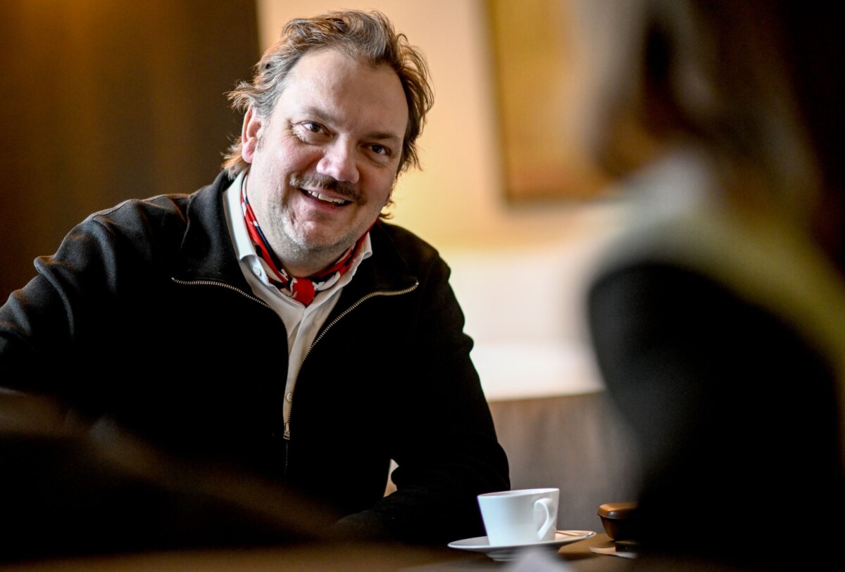 Charly Hübner Charly Hübner ist in dem neuen Film «Der Held vom Bahnhof Friedrichstraße» von Wolfgang Becker zu sehen.