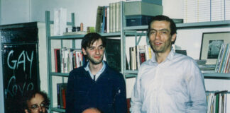 Die „Gründermütter“ des Schwulen Museums Manfred Baumgart, Wolfgang Theis, Andreas Sternweiler und Manfred Herzer-Wigglesworth (vlnr) in den Räumen der AHA, Juni 1986 (Fotograf*in unbek., Archiv SMU). Bild: Archiv SMU