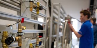 In Berlin wird nach Einschätzung der Arbeits- und Sozialverwaltung nicht genug ausgebildet. (Archivfoto) 