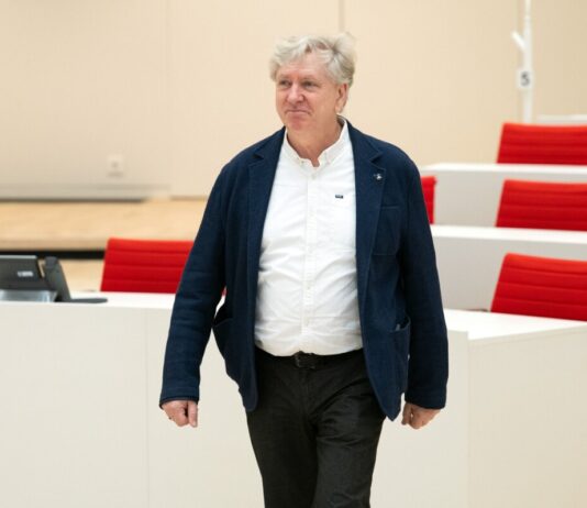 Von Ossowski zieht Kandidatur für Kontrollkommission zurück Der Abgeordnete André von Ossowski trat Anfang Januar aus der BSW-Fraktion aus und ist nun fraktionsloser Abgeordneter im Brandenburger Landtag. (Archivbild)