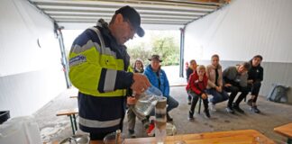Zelten im Wohnzimmer – Ansturm auf Krisenkurse nach Blackout Kenntnisse für einfache Selbsthilfe-Tricks können über Krisenzeiten helfen. (Archivfoto)