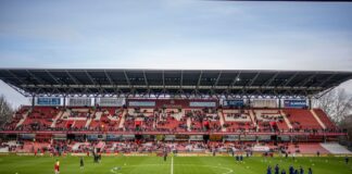 Cottbus feiert seinen Verein – Frau von Rakete verletzt Der FC Energie Cottbus wird 60 - das feiern viele Fans (Archivbild).
