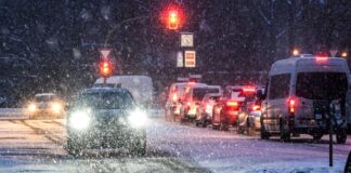 Wetterdienst warnt vor starken Schneeverwehungen Wegen des winterlichen Wetters in Berlin und Brandenburg ist Vorsicht geboten.