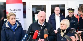 Wegner nennt Berliner Strom-Anschlag Terrorismus Berlins Regierender Bürgermeister Kai Wegner (CDU) besuchte Menschen in einer nach dem Stromausfall eingerichteten Notunterkunft und trat anschließend vor die Presse.