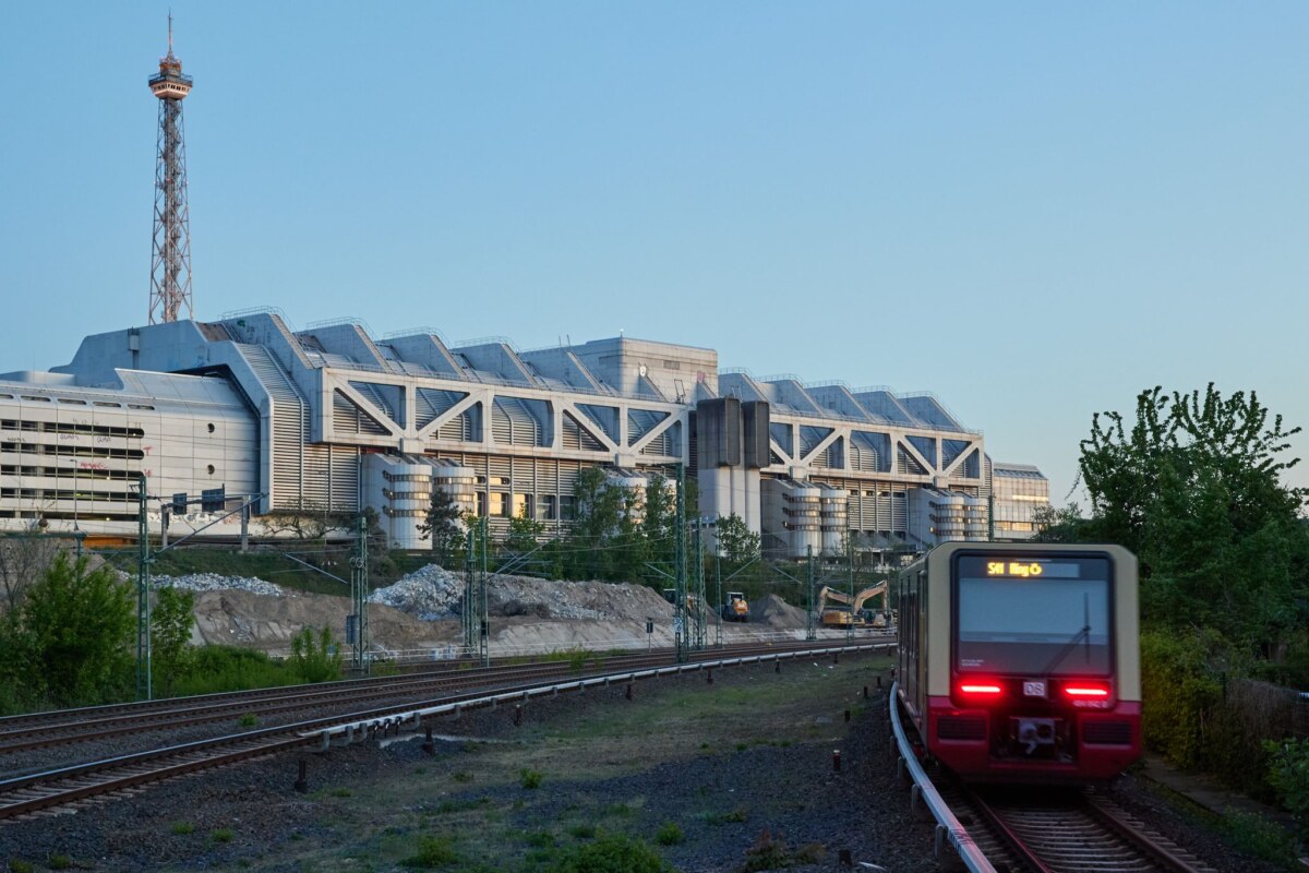 Ringbahn fährt nach Unfall nur im 10-Minuten-Takt Am Morgen müssen Fahrgäste ein bisschen länger warten als gewohnt. (Archivbild)