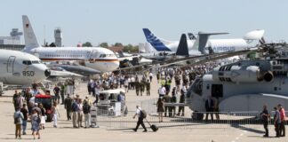 Schönefelds Bürgermeister sieht Chancen in einer Expo Der Bürgermeister von Schönefeld ist offen für die Ansiedlung einer Weltausstellung (Expo) in seiner Gemeinde (Archivbild). In Schönefeld findet bereits die Luftfahrtausstellung ILA statt.
