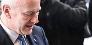 Berlins Regierender Bürgermeister Kai Wegner (CDU) verteidigt sein Verhalten am ersten Tag des Stromausfalls weiterhin. (Archivbild)