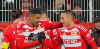 Abseits des Fischer-Hypes: Doekhi als Tor-Gönner Danilho Doekhi (l) und Marin Ljubicic (1. FC Union Berlin) bejubeln den 2:2-Ausgleichstreffer.