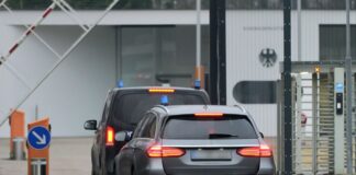 Mutmaßliche Unterstützer prorussischer Milizen in U-Haft Die Beschuldigten wurden dem Ermittlungsrichter am Bundesgerichtshof vorgeführt.