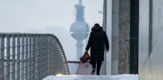 Stürmisch und kalt ins Wochenende Stürmischer Wind, Schnee- und Graupelschauer sorgen am Wochenende in Berlin und Brandenburg für winterliche Verhältnisse. (Archivbild)