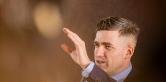 Sellner: AfD zwischen Abgrenzung und Nähe Martin Sellner gilt als Vordenker und Leitfigur der Identitären Bewegung. (Archivbild)