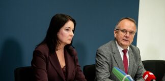 Ex-BSW-Minister wollen vorerst in keine Partei eintreten Tabbert und Müller sind aus dem BSW ausgetreten.