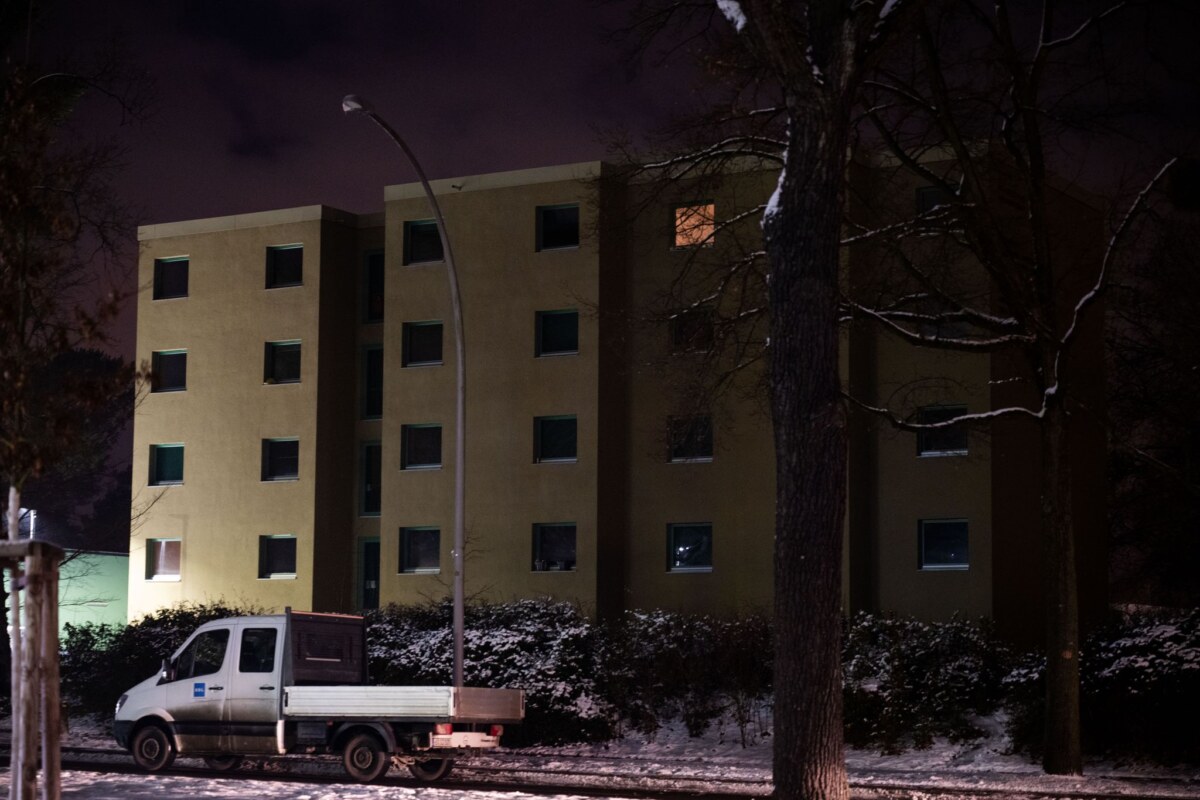 Stromausfall im Südwesten Berlins Im Berliner Südwesten war es nach einem Brandanschlag auf eine Kabelbrücke zu einem großflächigen Stromausfall gekommen. (Archivfoto)