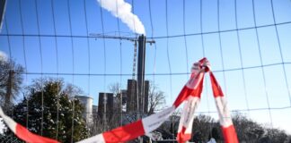 Nach Stromausfall: Eigentliche Reparatur wird Monate dauern Nach dem Brandanschlag sichert nun eine zweite provisorische Leitung die Stromversorgung im Berliner Südwesten ab. (Archivbild)