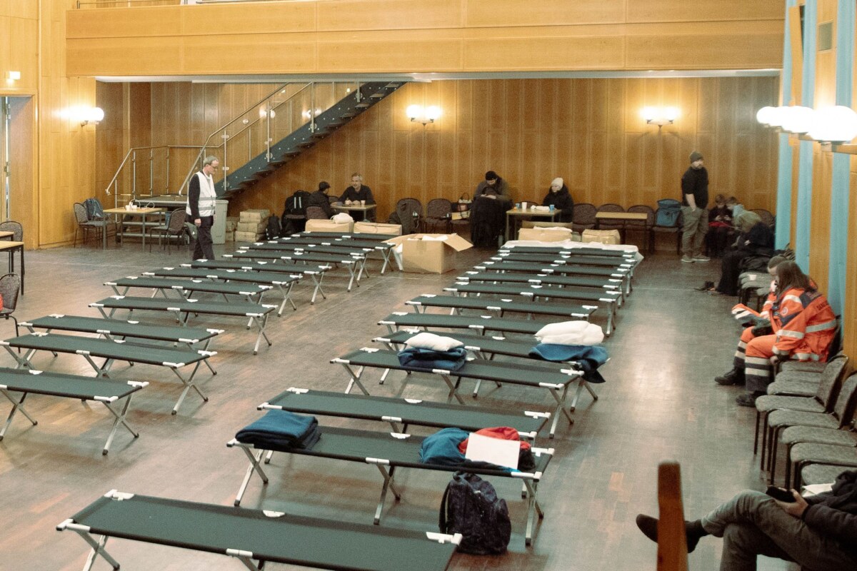 Stromausfall Berlin Noch sind die rund 25 Betten im Bürgersaal Zehlendorf für die Nacht nicht in Beschlag genommen.