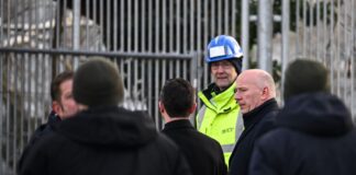 Wegner fordert besseren Schutz nach Angriff auf Stromnetz Berlins Regierender Bürgermeister Kai Wegner (CDU) besuchte mehrere Baustellen, an denen an der Wiederherstellung der Stromversorgung gearbeitet wird.