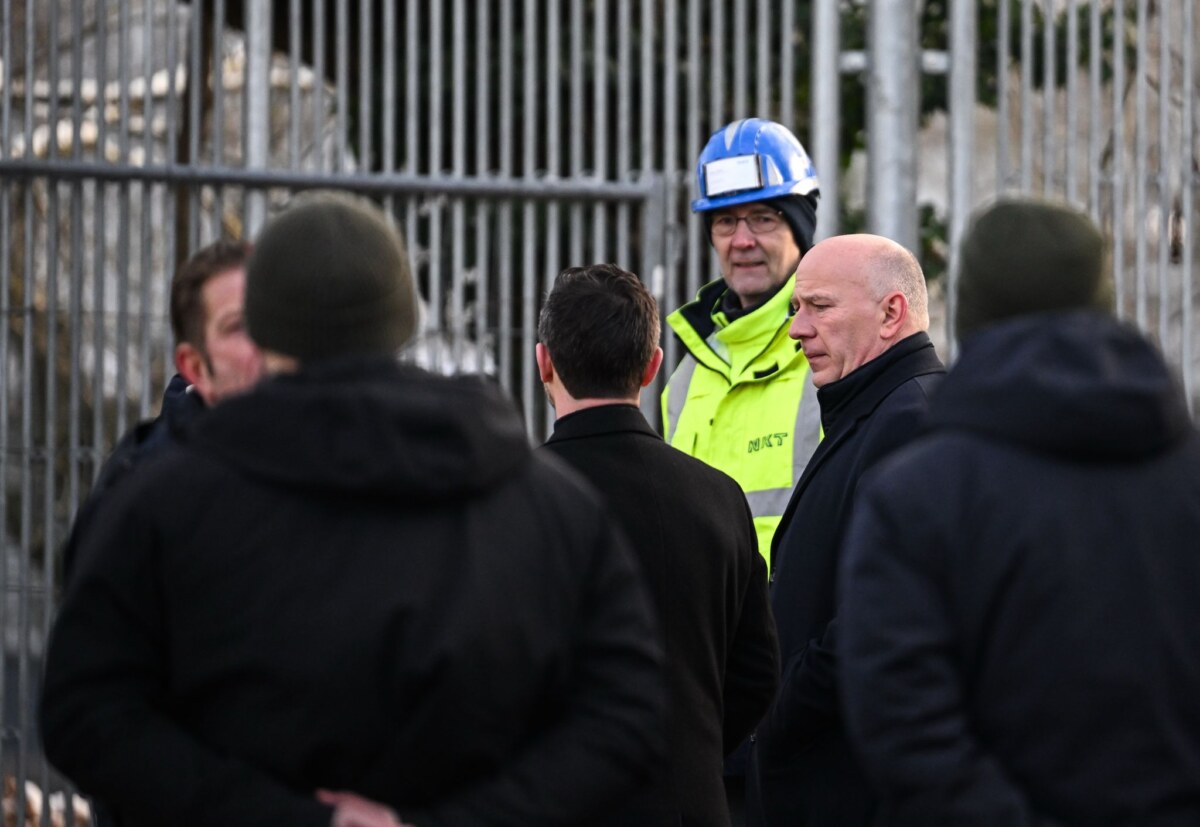 Stromausfall in Berlin Berlins Regierender Bürgermeister Kai Wegner (CDU) besuchte mehrere Baustellen, an denen an der Wiederherstellung der Stromversorgung gearbeitet wird.
