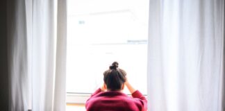 Forschungsprojekt zu Depressionen in der DDR startet Depressive Menschen passten laut der Historikerin Silke Satjukow nicht in das propagierte Menschenbild der DDR. (Symbolbild)