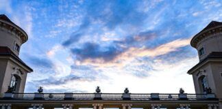 Eine der Spielstätten ist in diesem Jahr auch wieder der Schlosshof. (Archivbild)