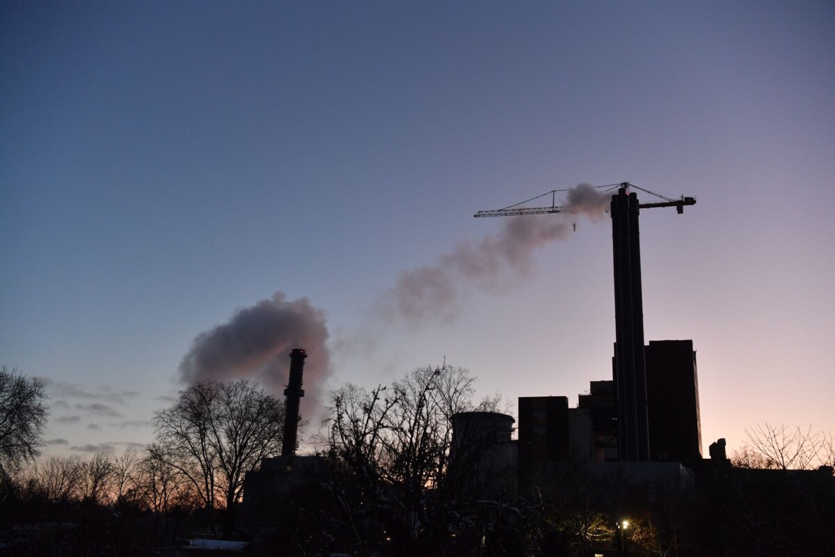 Stromausfall Berlin Beschädigt wurde eine Kabelbrücke, die zum Kraftwerk Lichterfelde führt.