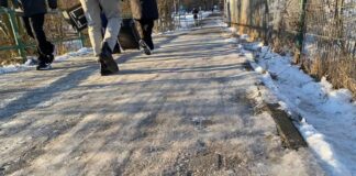 Senatorin: Bei starkem Glatteis Streusalz erlauben. (Archivbild)